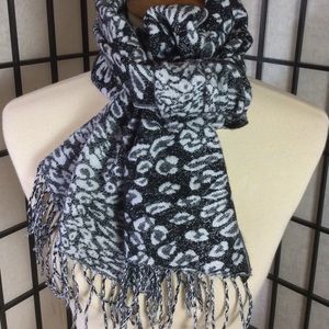 Oblong Leopard Print Motif Scarf!